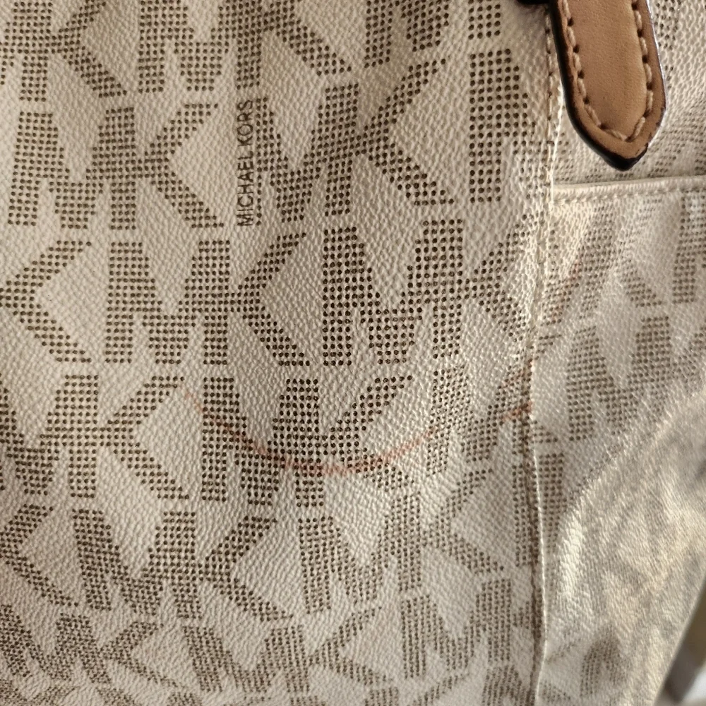 Michael Kors jet set travel large signature tote